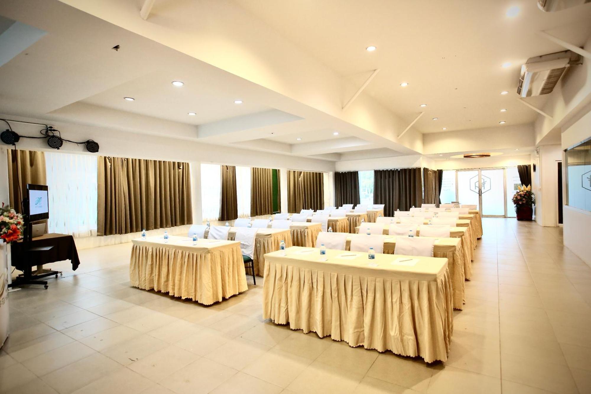 A-Te Chumphon Hotel - Sha Plus Luaran gambar