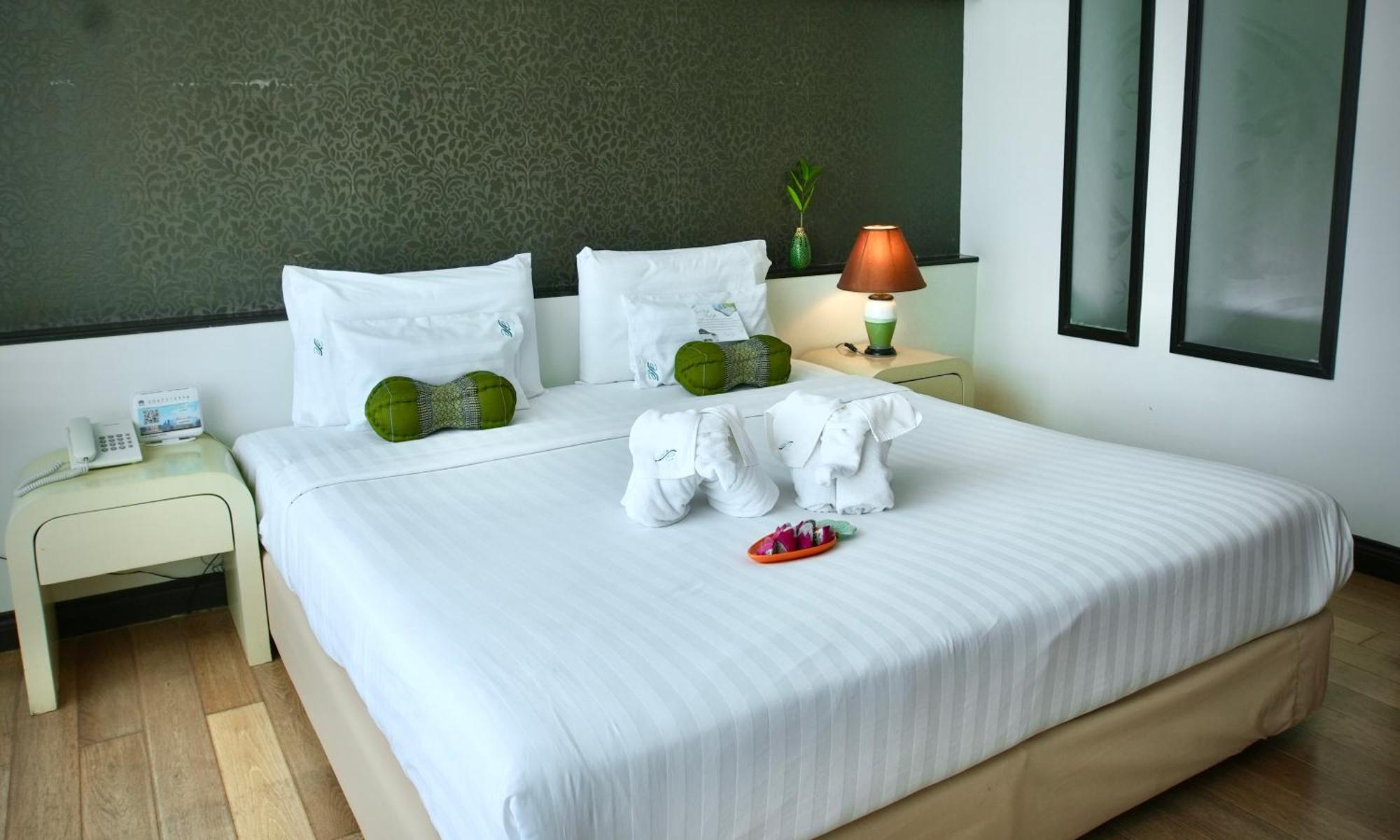 A-Te Chumphon Hotel - Sha Plus Luaran gambar