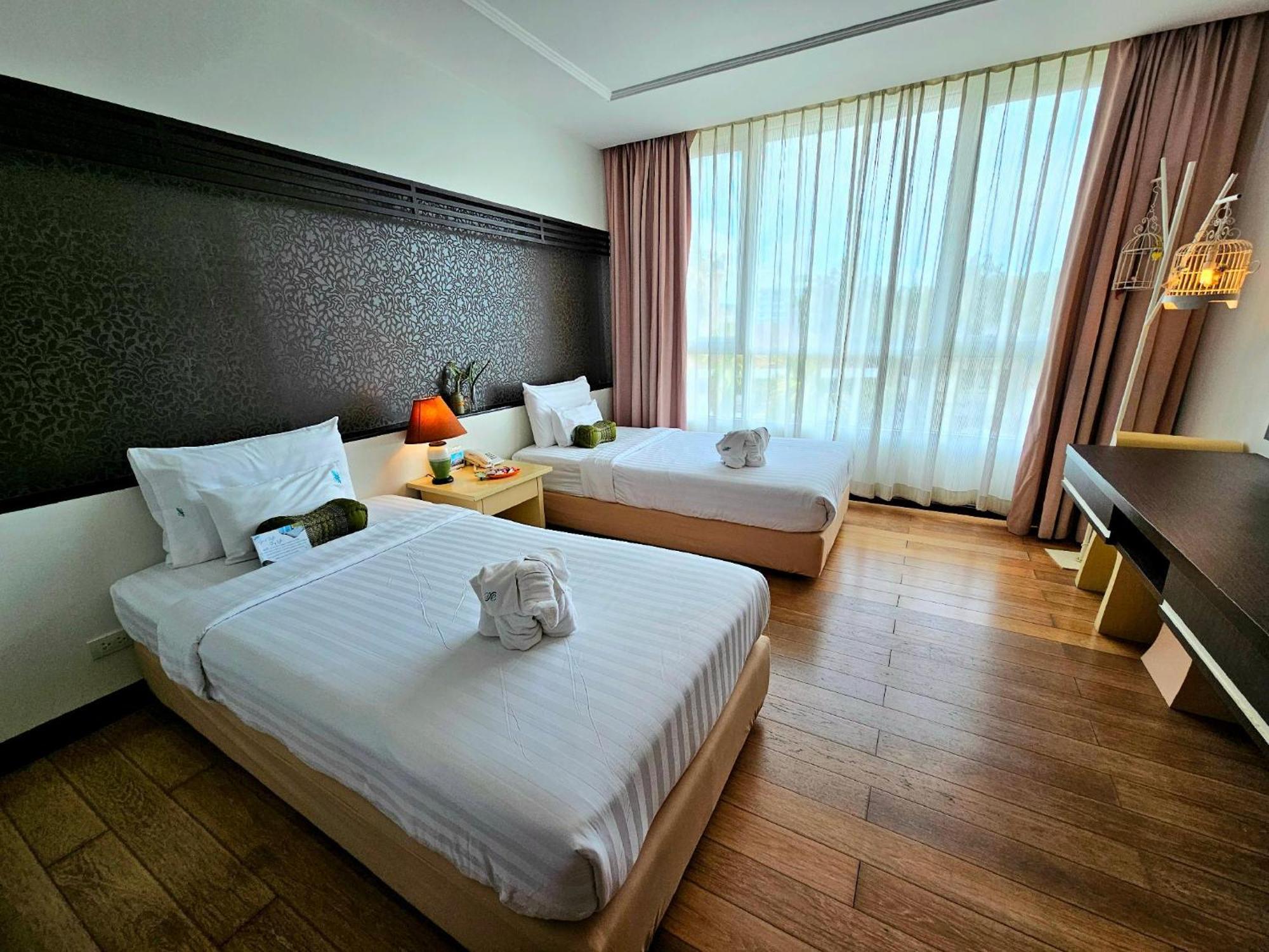 A-Te Chumphon Hotel - Sha Plus Luaran gambar